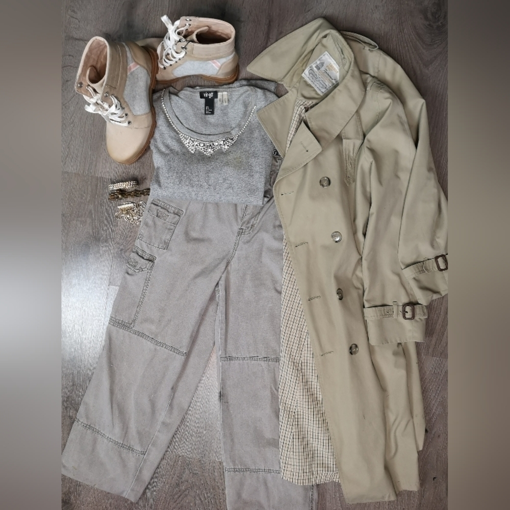 OOTD 90s Vintage London Fog Trench coat, Rhinestones, Jewelry, khakis, Score!